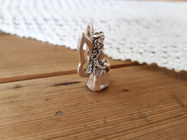 Ängel - från höger- handgjort silversmycke från Brokig silversmycken