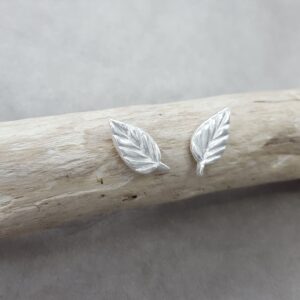 Blad - löv - örknoppar - örhängen silver - handgjorda från Brokig silversmycken