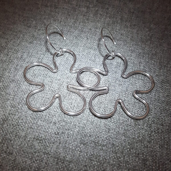 Blomma - silverörhängen - från Brokig silversmycken