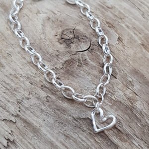 Minihjärtat på armband - silversmycke i äkta silver - handgjorda silversmycken från Brokig silversmycken