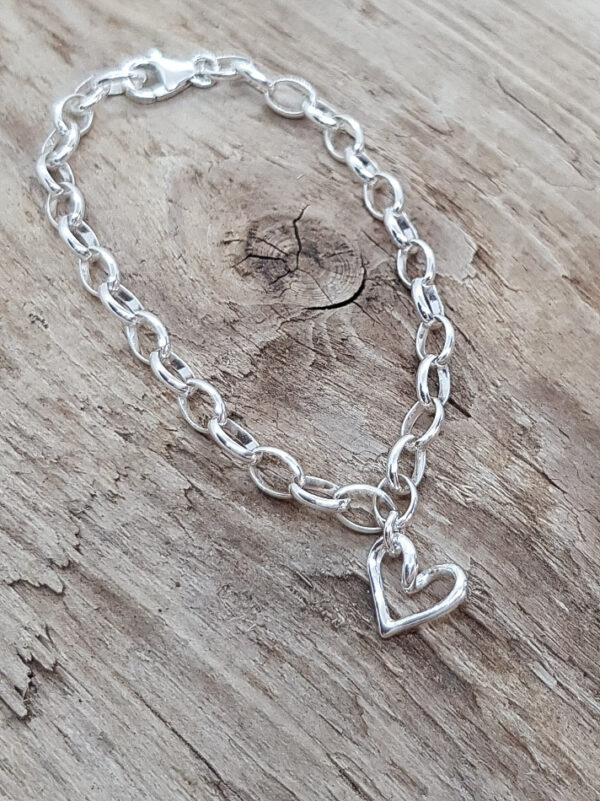 Minihjärtat på armband - silversmycke i äkta silver - handgjorda silversmycken från Brokig silversmycken