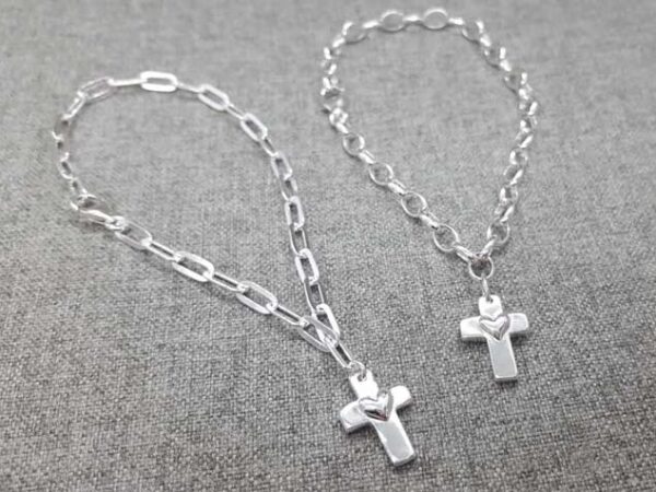 Hjärtkors-silverarmband-handgjorda silversmycken från Brokig silversmycken