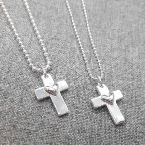 Hjärtkors-silverhalsband-kulkedja-grov-handgjorda silversmycken från Brokig silversmycken