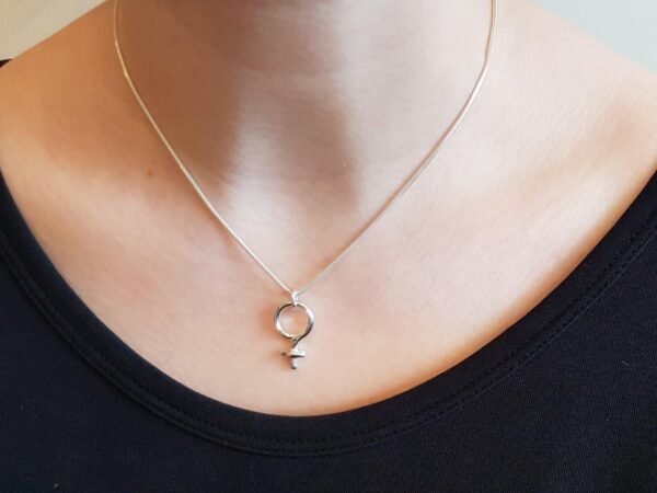 Kvinnosymbol - hals - ormlänk - silversmycke i äkta silver - från Brokig silversmycken