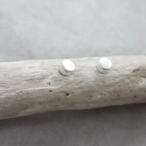 Punkt - Dot - örknoppar - örhängen silver - handgjorda från Brokig silversmycken