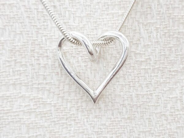 SILVERHJÄRTA-LILLA-19mm - silversmycke i äkta silver - handgjorda silversmycken från Brokig silversmycken