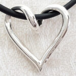 SILVERHJÄRTA-STORA-33mm - silversmycke i äkta silver - handgjorda silversmycken från Brokig silversmycken